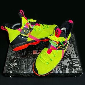 Nike Zoom LeBron XIV HWC (GS) Ultimate Warrior (7Y)
